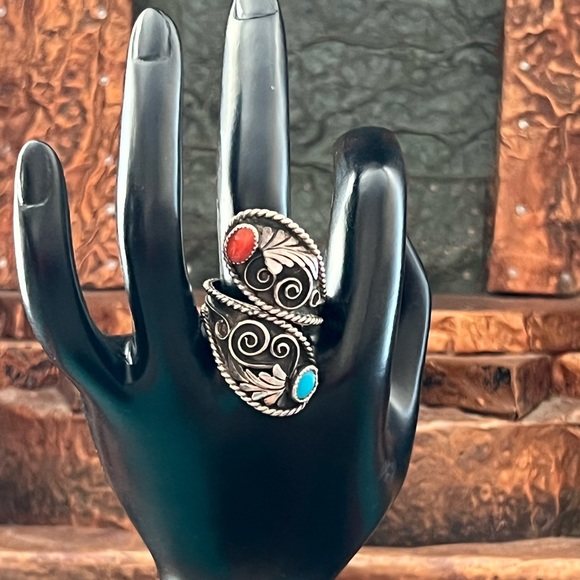 Vintage Native American Sterling Silver Turquoise and Coral Ring - Picture 7 of 9